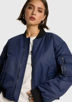 Blazers & Jasjes|Jassen><noscript><img width=