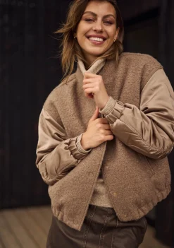 Blazers & Jasjes|Jassen><noscript><img width=