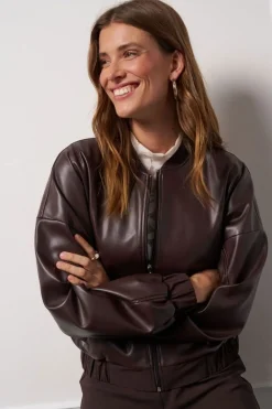 Blazers & Jasjes|Jassen><noscript><img width=