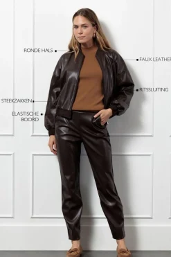 Blazers & Jasjes|Jassen><noscript><img width=